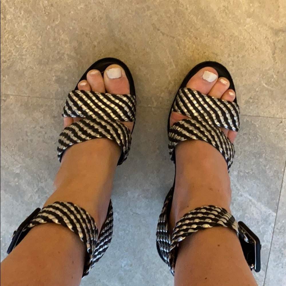 Gorgeous Donald pliner strappy heels